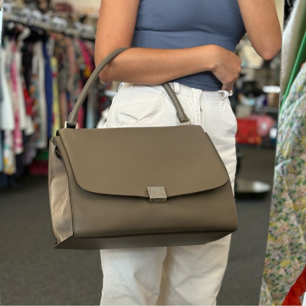 Pre Owned Celine Leather Taupe Large Hand Bag